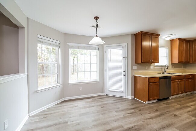 Building Photo - 3912 Parkers Fry