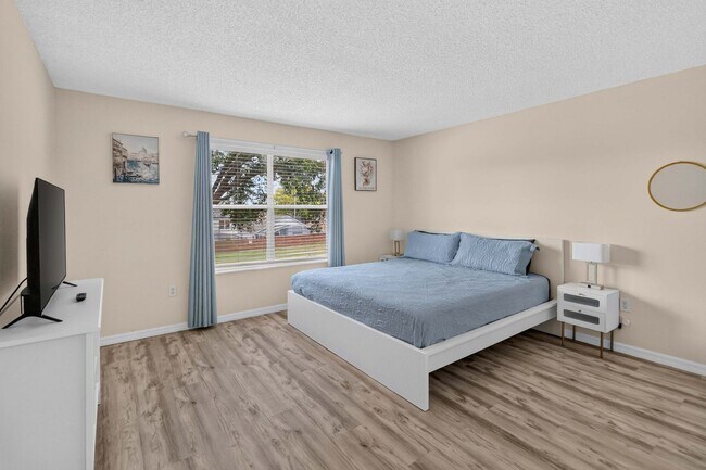 Building Photo - 1550 Casterton Cir