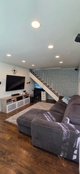 Building Photo - 6017 Via Breve