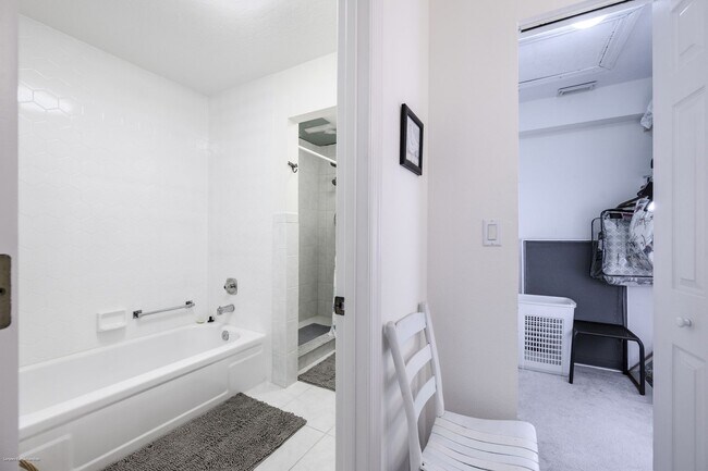 Building Photo - 1477 Park Beach Cir