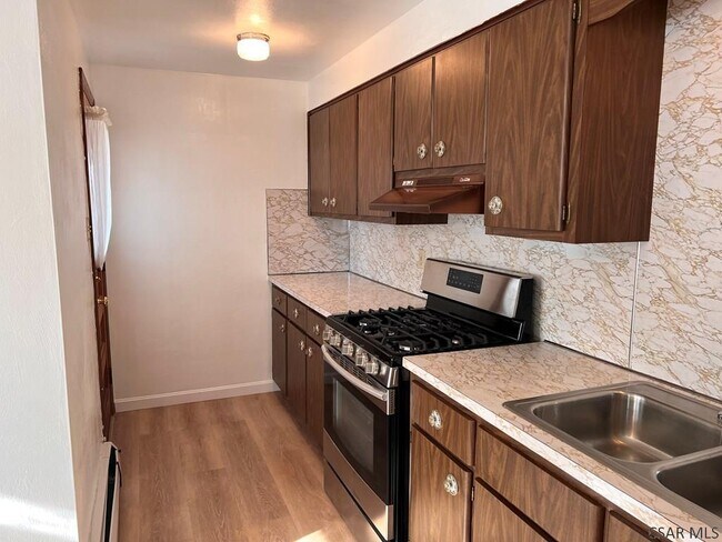 Building Photo - 129 Lulay St
