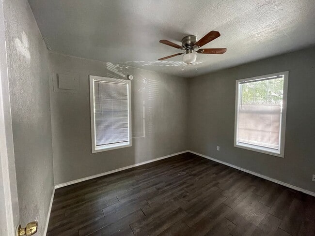Building Photo - Super cute 2 bedroom in North Lubbock