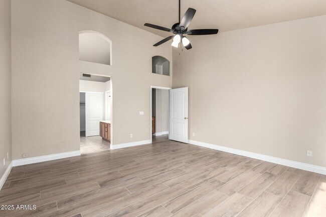 Building Photo - 359 E Horseshoe Ave