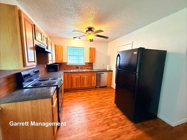 Building Photo - 106 N Fairview Dr