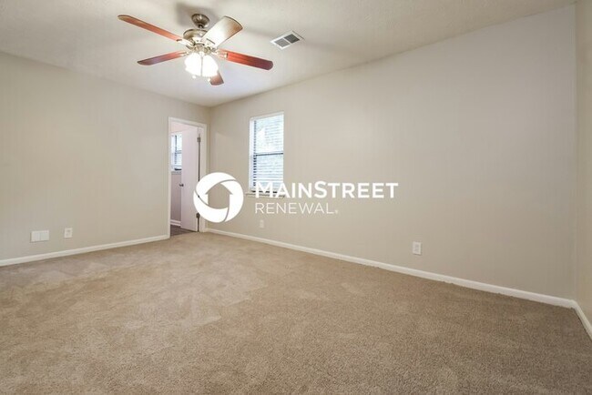 Building Photo - 3 Bedroom Pet-Friendly Home in Snellville, GA with Main Street Renewal