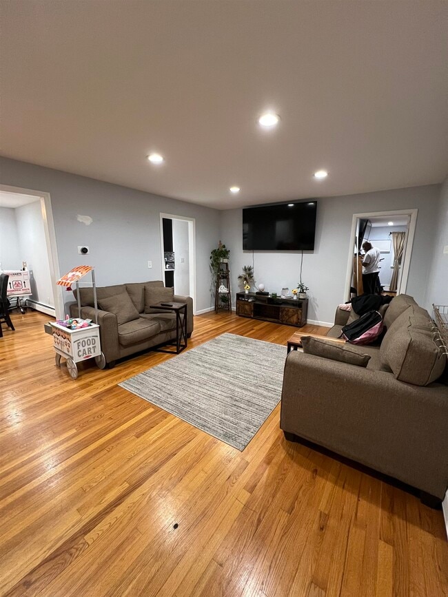 Building Photo - 3586 John F. Kennedy Blvd