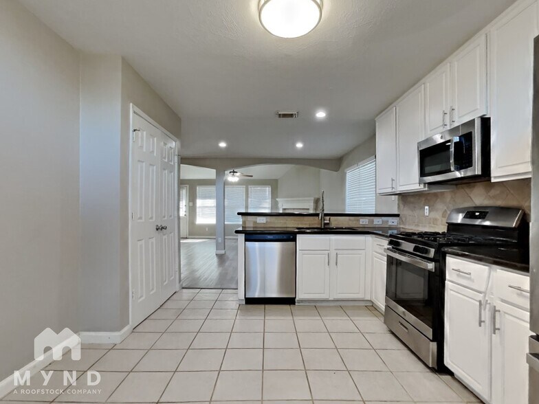 Building Photo - 7606 Bronze Trail Dr