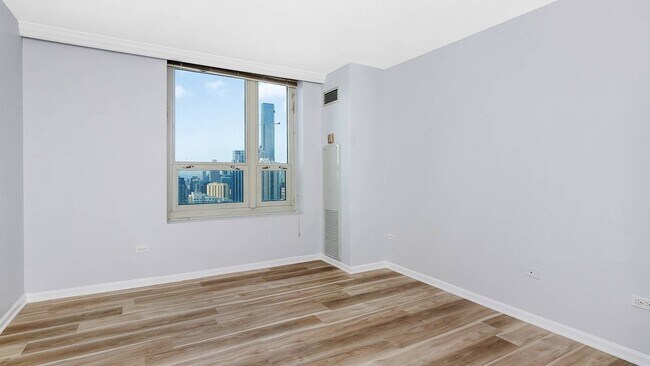 Building Photo - 345 N La Salle Dr