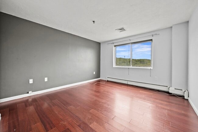 Building Photo - 230 Willard St