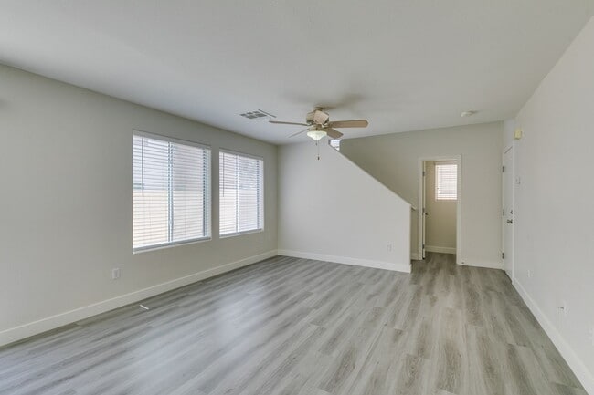 Building Photo - NEWLY UPDATED 4 BEDROOM HOME IN THE SOUTHWEST