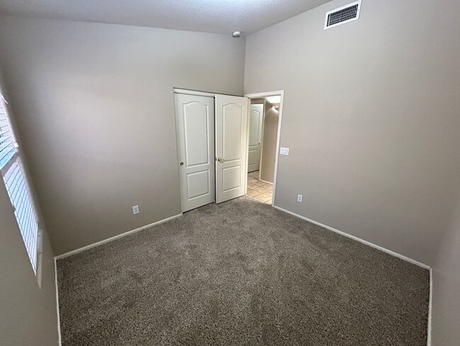 Building Photo - Warm, Inviting 3 Bed / 2bath Home in Canyon Trails with new updated and Flooring!!!