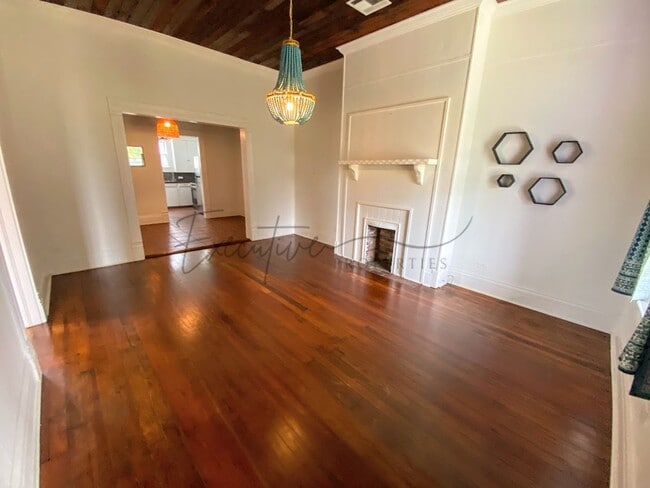 Building Photo - Charpentier District 2-Bed Duplex with Wi-...