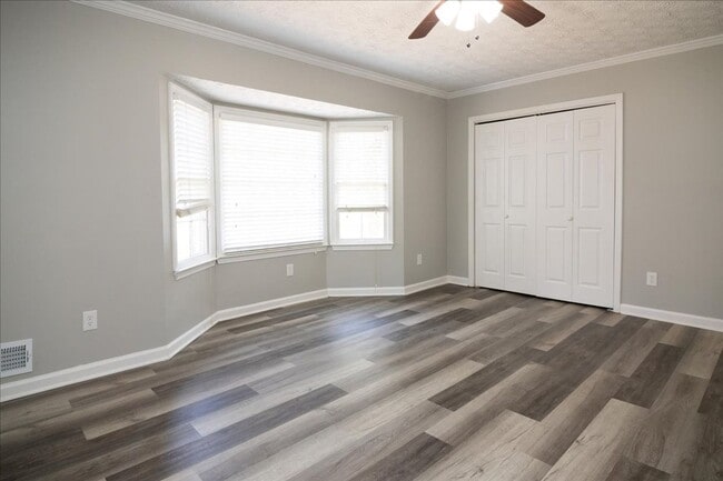 Building Photo - Spacious 3/2 Ranch Home w/ 2 Car Garage in Quiet Neighborhood