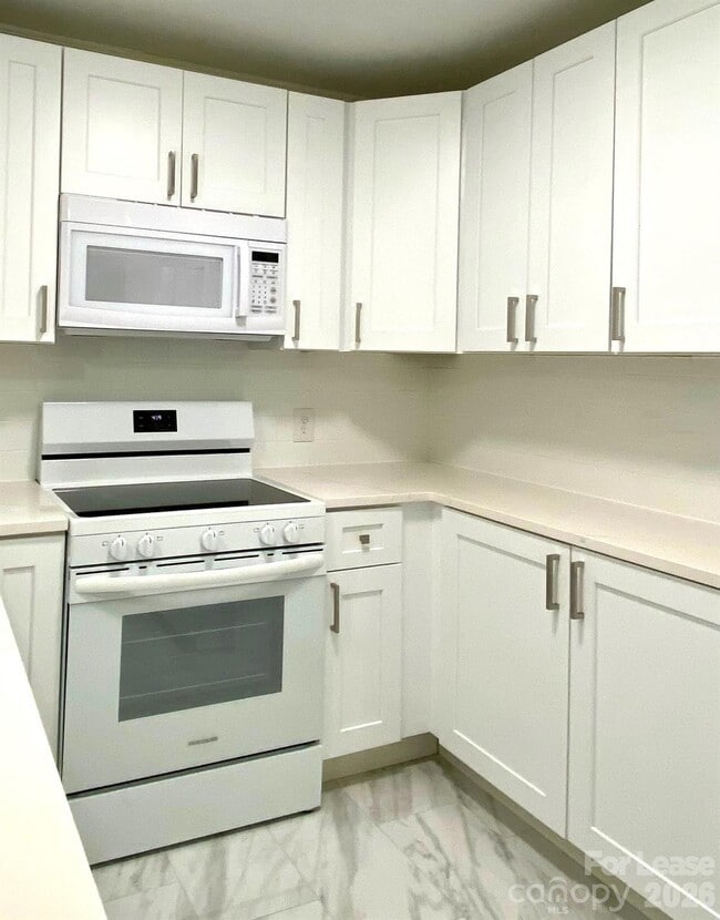 Building Photo - 1417 Cortland Rd W