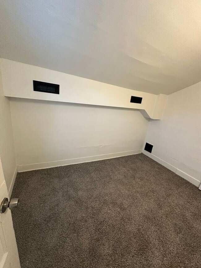 Building Photo - RD1118