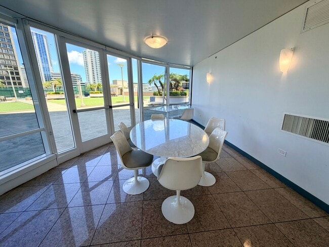 Building Photo - 1288 Kapiolani Blvd