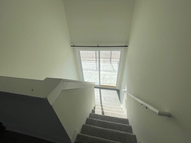 Building Photo - 5103/05 S Chase Ave