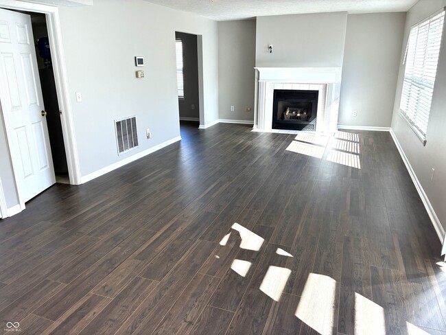 Building Photo - 5761 Cantigny Way S