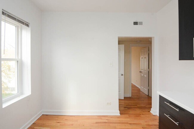 Building Photo - 2347 N Drake Ave