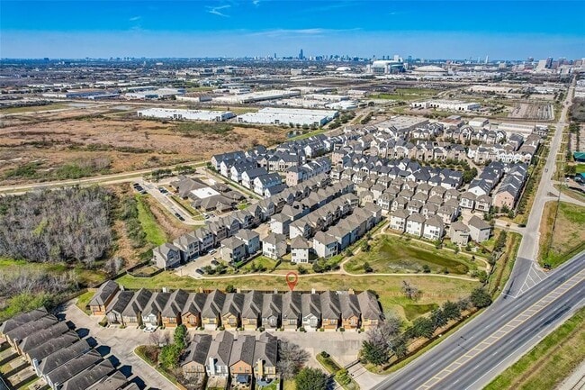 Building Photo - 10819 Almeda Park Dr