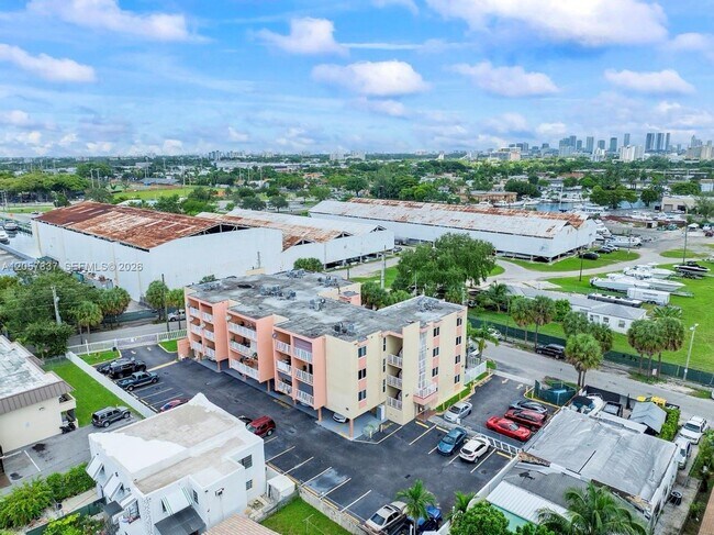 Building Photo - 2400 NW 16th St Rd
