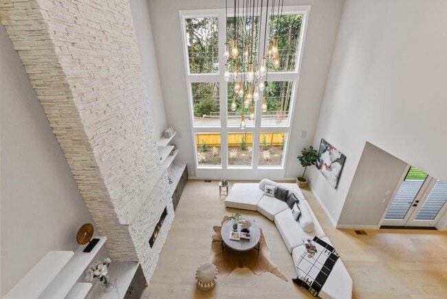Building Photo - Luxury Bellevue Estate in Prestigious Bridle Trails For Rent