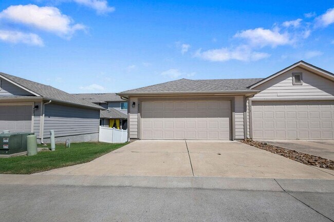 Building Photo - 711 Katmai Cir