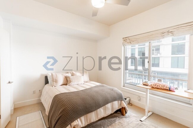 Building Photo - 603 Davis St