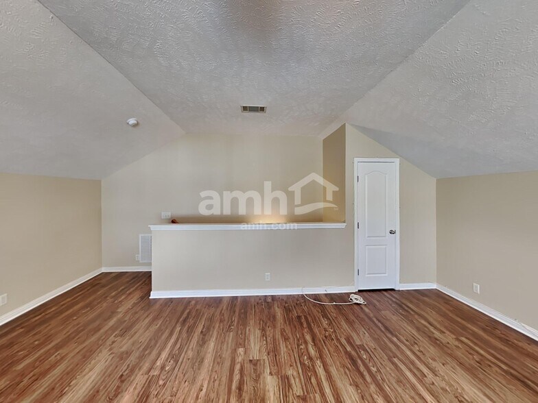 Building Photo - 805 McCumber Dr