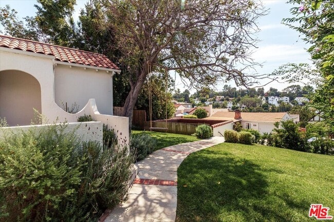 Building Photo - 1410 Stanford Dr