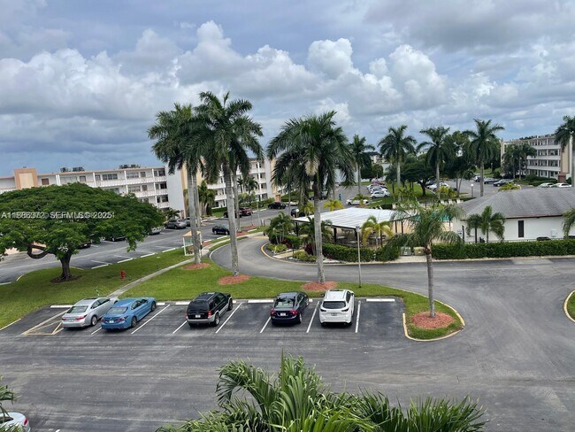 Building Photo - 1072 Cornwall D