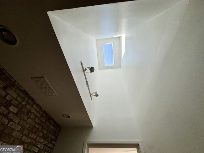 Building Photo - 1327 Peachtree View NE