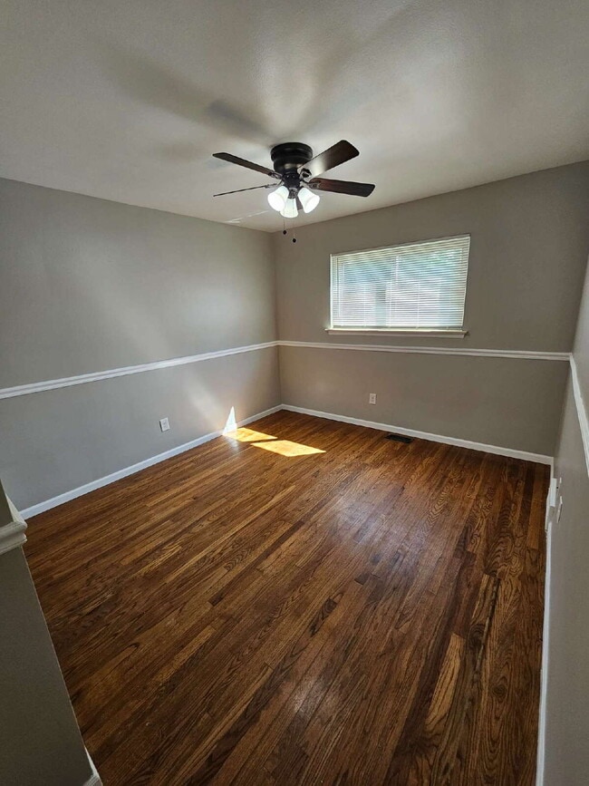 Building Photo - 3-Bedroom Brick Ranch, Hardwood Floors, Large Kitchen, Big Basement & 2-Car Garage
