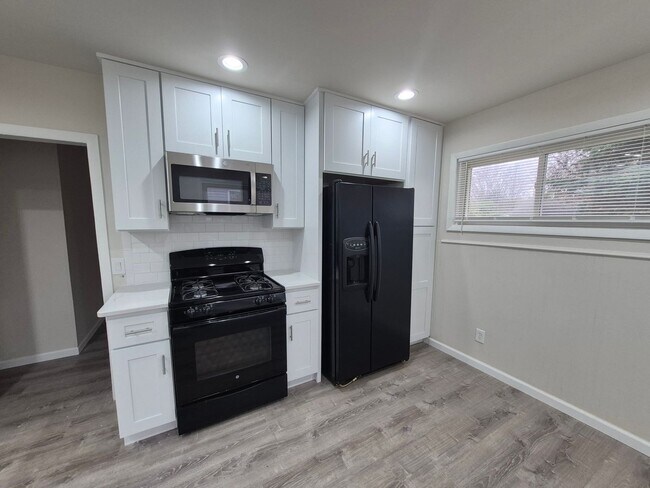 Building Photo - A must see 3-bedroom home!!