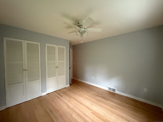 Building Photo - 182 Knoll Dr