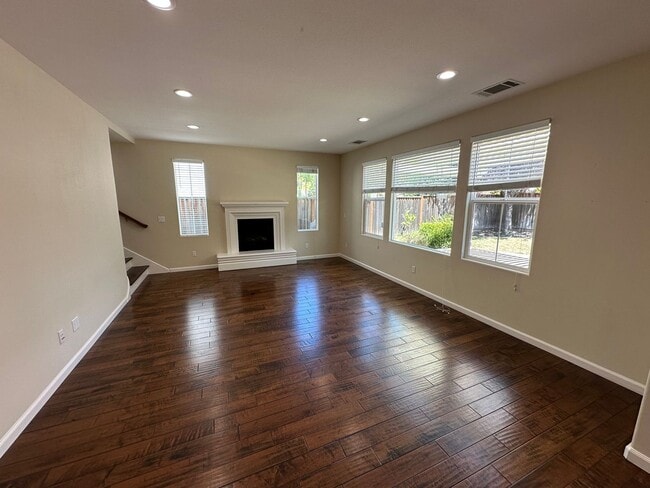 Building Photo - 4 Bed 3 Bath +Office/Den In San Ramon