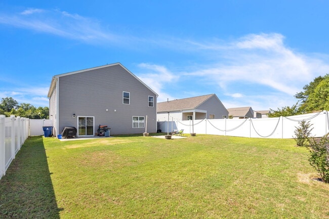 Building Photo - 207 Bridlewood Ln