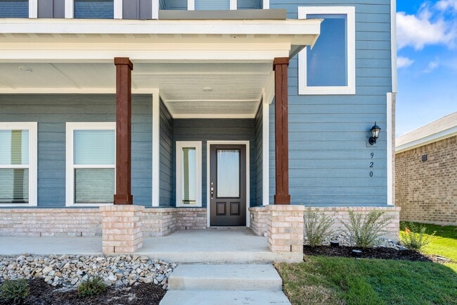Building Photo - 1020 Camelia Grv Ct