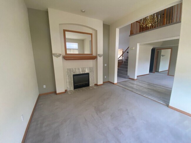 Building Photo - Large Home in Piney Creek