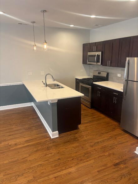 Building Photo - 7725 S Kingston Ave