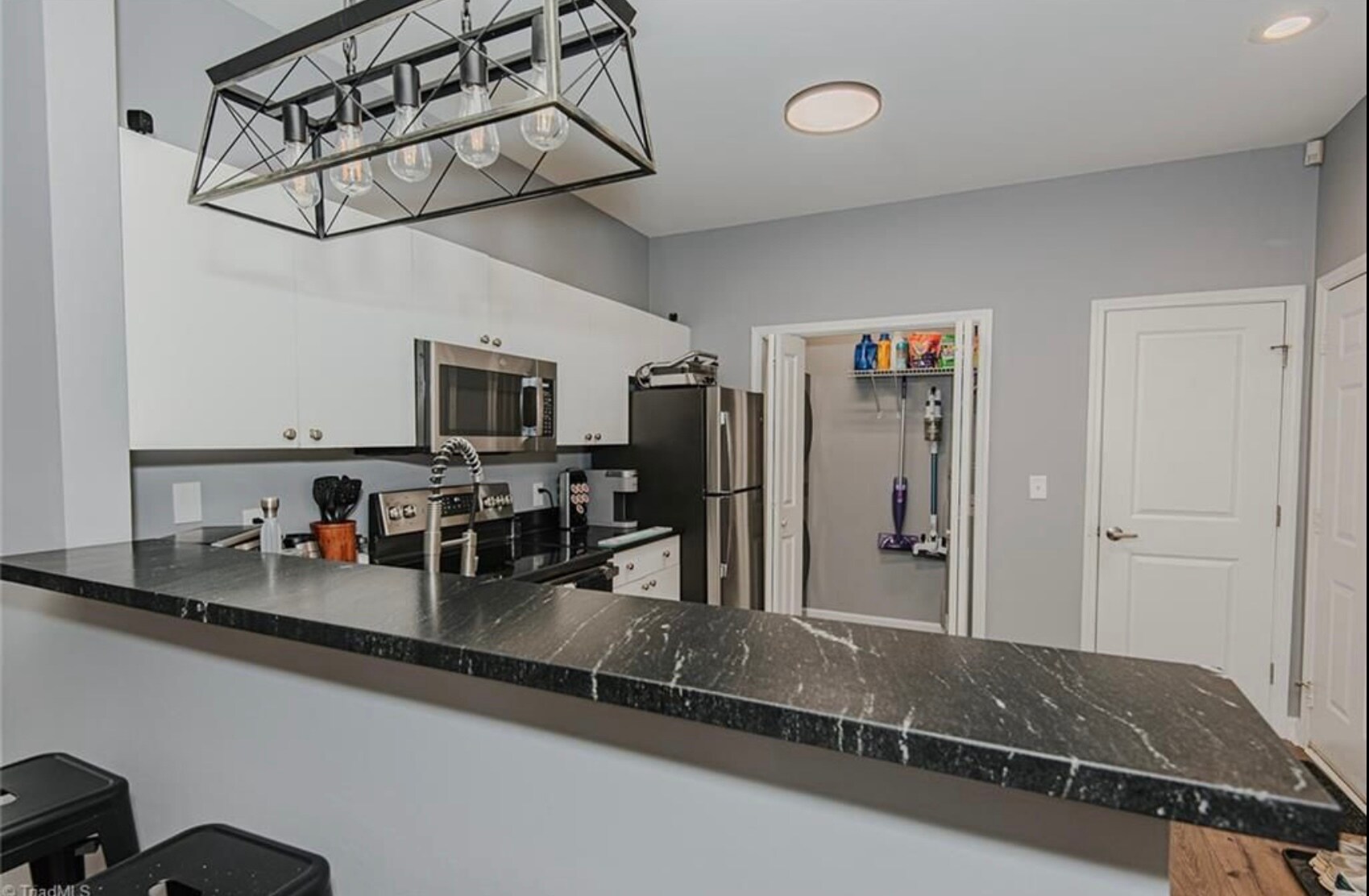 Building Photo - 302 Campus Walk Trl