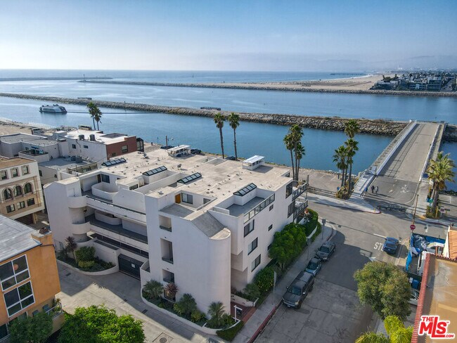 Building Photo - 6209 Pacific Ave