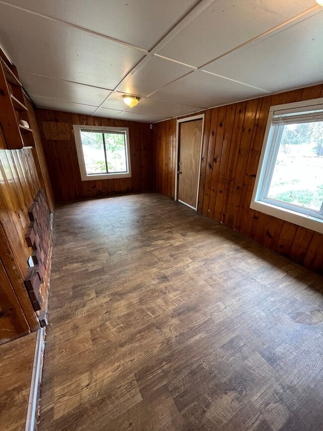 Building Photo - 3 Bedroom 1 Bathroom Ranch in East Denver!