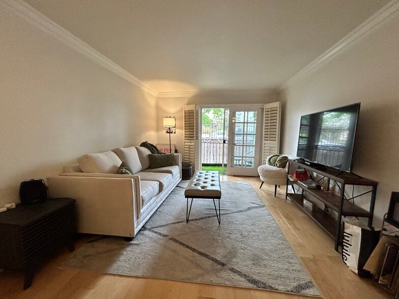 Building Photo - 1125 Pico Blvd