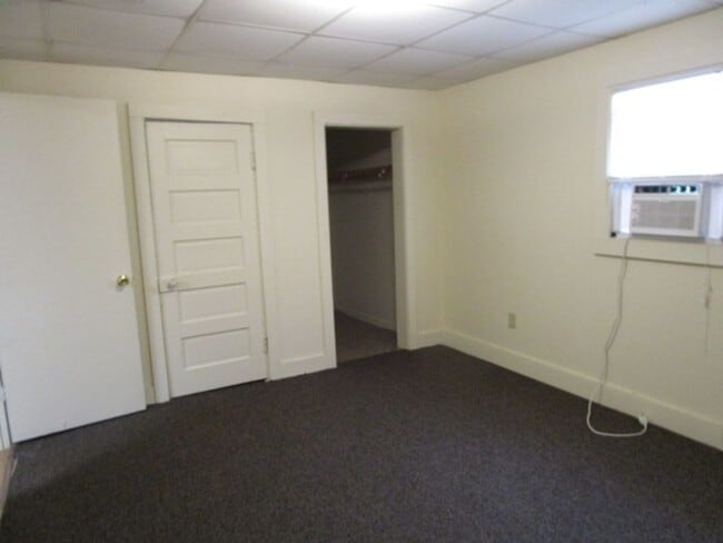 Building Photo - House for Rent