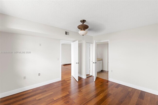 Building Photo - 1524 Whitehall Dr