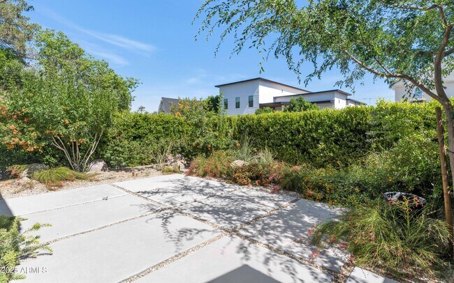 Building Photo - 4413 E Turney Ave