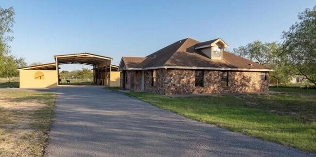 Building Photo - 10680 La Homa Rd