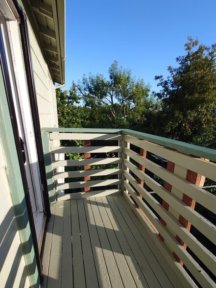balcony and view. - 1474 7th St
