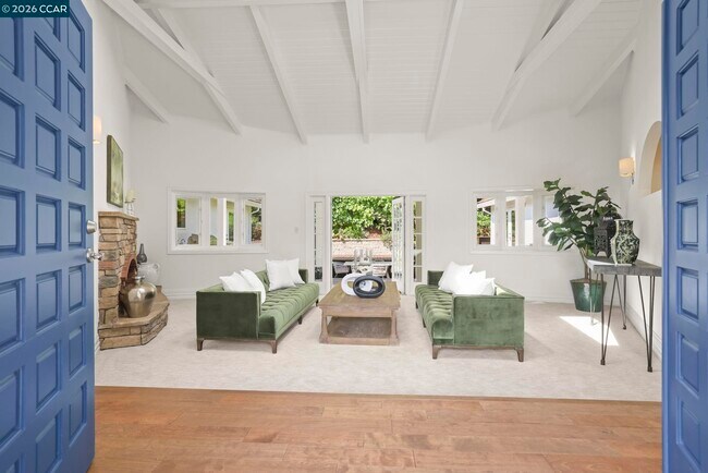 Building Photo - 10 Darnby Ct